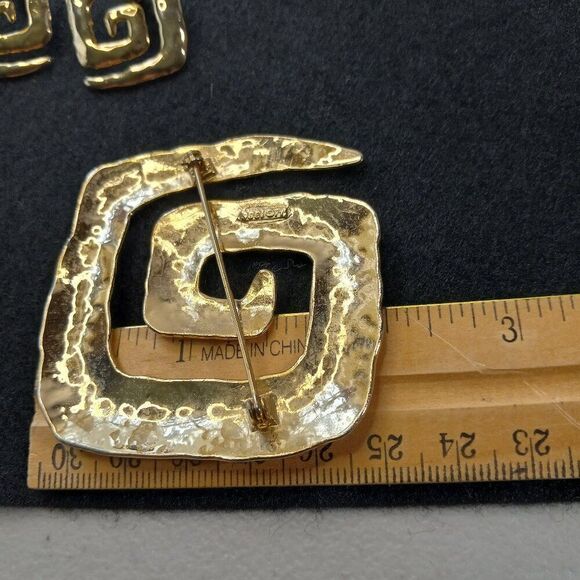 Vintage Gold tone JJ 1986 Greek Key Pattern Brooch/Earrings Granny Chic Kitsch - Picture 6 of 7